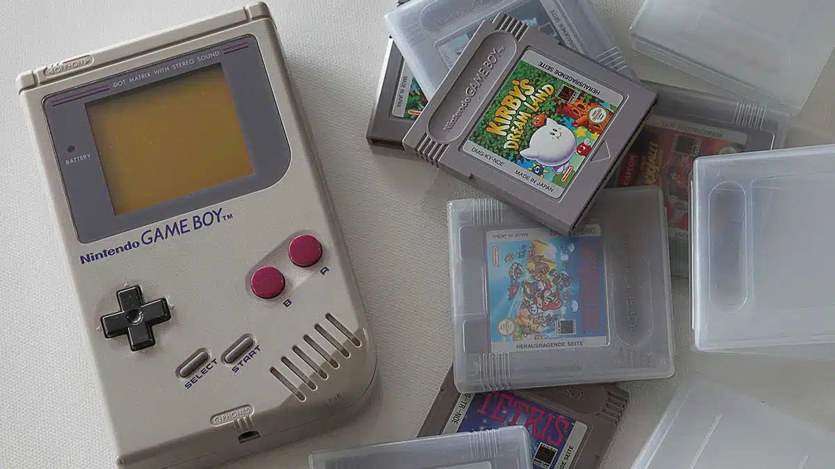 Catálogo variado de juegos retro en pantalla portátil